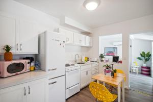 A kitchen or kitchenette at Salt Water Suites 3BR - Suites 9, 10, 11