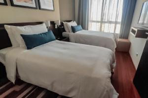 Letto o letti in una camera di Bosmal Arjaan by Rotana