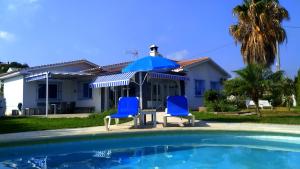 Bazén v ubytování Cortijo Molino in Almayate nebo v jeho okolí