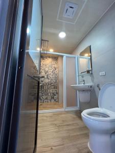 Bilik mandi di Dongjin Bay B&B