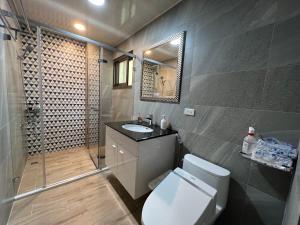 Bilik mandi di Dongjin Bay B&B