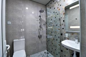Avlapart Apartment tesisinde bir banyo