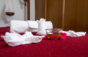 a red carpet with towels and a bowl of honey and flowers at Hotel Ranthambore Regency in Sawāi Mādhopur
