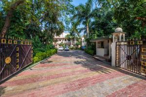 a street with a gate and a brick driveway at Hotel Ranthambore Regency in Sawāi Mādhopur