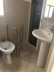 a bathroom with a toilet and a sink at casa gramazio in Manfredonia