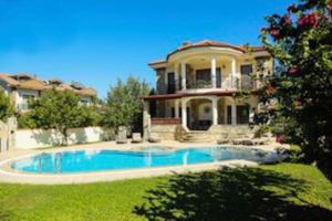 Bazén v ubytování Stunning Villa Ahmet in Dalyan nebo v jeho okolí