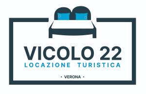 un panneau pour un hôtel avec un lit et le logo Texte vociota dans l'établissement BB Vicolo 22, à Vérone