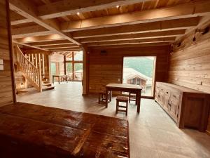 Area soggiorno di Gîte Chalet La Vie Sauvage