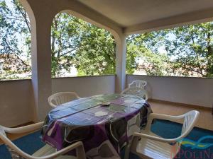 Fotografia z galérie ubytovania Spacious apartment with terrace in Malinska v Malinskej