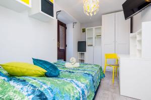 Säng eller sängar i ett rum på Apartment & Room Sunset Beach