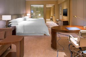 Voodi või voodid majutusasutuse Sheraton Zhanjiang Hotel toas