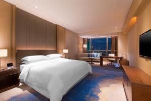 Voodi või voodid majutusasutuse Sheraton Zhanjiang Hotel toas