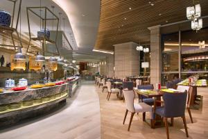 Restoran või mõni muu söögikoht majutusasutuses Sheraton Zhanjiang Hotel
