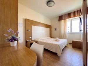 Postel nebo postele na pokoji v ubytování Hotel Sylvia