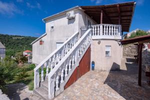 מרפסת או טרסה ב-Apartments Ruža Dragove Dugi otok