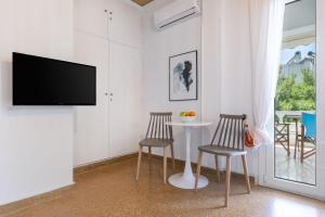 Televízia a/alebo spoločenská miestnosť v ubytovaní Breeze One Bedroom Apartment by BluPine