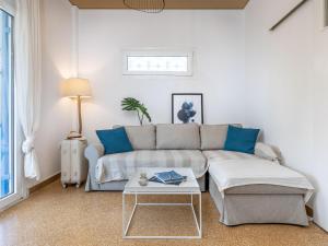 Posedenie v ubytovaní Breeze One Bedroom Apartment by BluPine