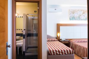 Postel nebo postele na pokoji v ubytování Hotel Sylvia