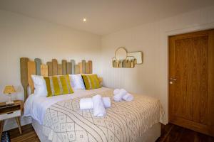Lake District Woodland Pods - Winster, Bowness-on-Windermere客房内的一张或多张床位