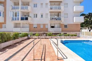 Bazén v ubytovaní City apartment with pool in Fuengirola by Costarentals - Ref 216 alebo v jeho blízkosti + 8 fotografií