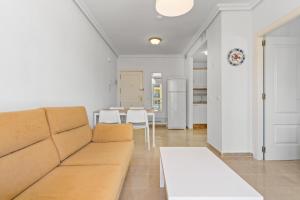 Posedenie v ubytovaní City apartment with pool in Fuengirola by Costarentals - Ref 216