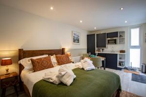 a bedroom with towels sitting on a bed at Comfy Lake District Cabins - Winster, Bowness-on-Windermere in Winster