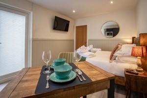Lake District Woodland Pods - Winster, Bowness-on-Windermere客房内的一张或多张床位