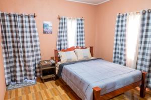 Llit o llits en una habitació de Golden Palms Apartment