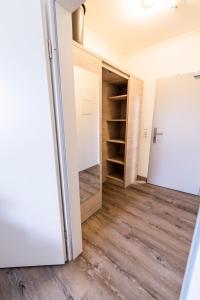 a closet in a room with wood flooring at Hökis-Zimmervermietung 4 in Brande-Hörnerkirchen +11 photos