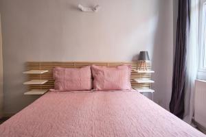 Ein Bett oder Betten in einem Zimmer der Unterkunft Taxim home with terrace