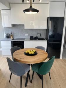 a kitchen with a wooden table with a bowl of fruit on it at Apartament Bari Playa in Playa de Gandia