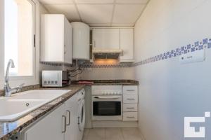 Kuchnia lub aneks kuchenny w obiekcie Apartamento Apolo XVI 67 - Grupo Turis