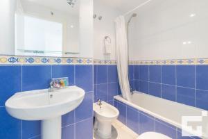 Łazienka w obiekcie Apartamento Apolo XVI 67 - Grupo Turis