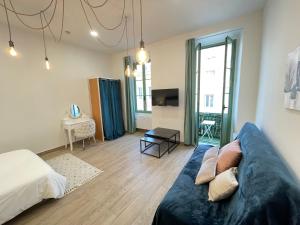 Ένα ή περισσότερα κρεβάτια σε δωμάτιο στο Nice Renting - 2 MASSENA - Luxury Loft - Balcony Massena Square View - AirCon