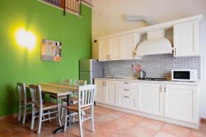 A kitchen or kitchenette at Agriturismo Il Melograno