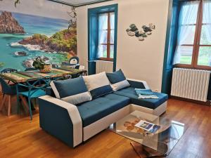 Gîte 4 étoiles dans le Jura - Lagoon的休息区