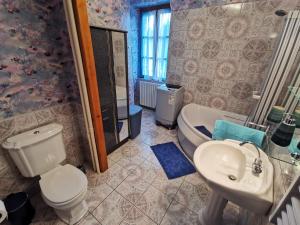 Gîte 4 étoiles dans le Jura - Lagoon的一间浴室