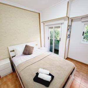 A bed or beds in a room at Grandera Apart`s - Pintor 31