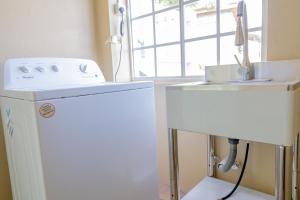 Foto de la galeria de Golden Palms Apartment a Kingstown