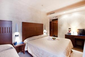 Ένα ή περισσότερα κρεβάτια σε δωμάτιο στο Hotel Canguro +71 φωτογραφίες