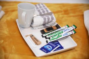 a tray with toothpaste and a cup on a table at South Harrow Apartment in London