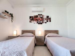 A bed or beds in a room at Lorenza Letting Two