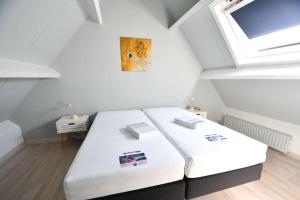 Postel nebo postele na pokoji v ubytování Domburgseweg 24