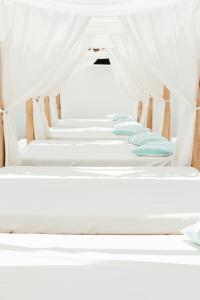 Postel nebo postele na pokoji v ubytování Cavo Bianco Boutique Hotel & Spa