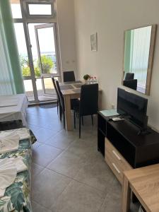 A television and/or entertainment centre at Villa Maria 2