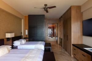 Postel nebo postele na pokoji v ubytování Casa Maat at JW Marriott Los Cabos Beach Resort & Spa