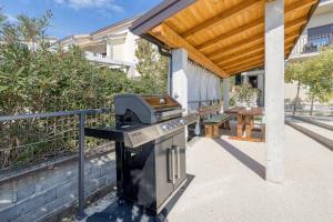 Balkón alebo terasa v ubytovaní Pool And Garden Apartment Happy Sound - Happy Rentals