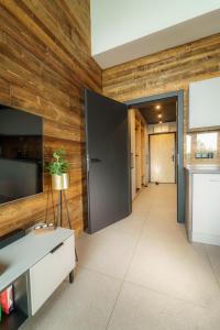 Televízia a/alebo spoločenská miestnosť v ubytovaní Golden Apartments Mountain Aparts