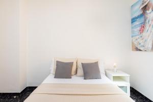 Posteľ alebo postele v izbe v ubytovaní Home2Book Percy Apartment El Médano Beach