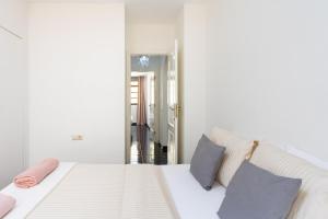 Posteľ alebo postele v izbe v ubytovaní Home2Book Percy Apartment El Médano Beach